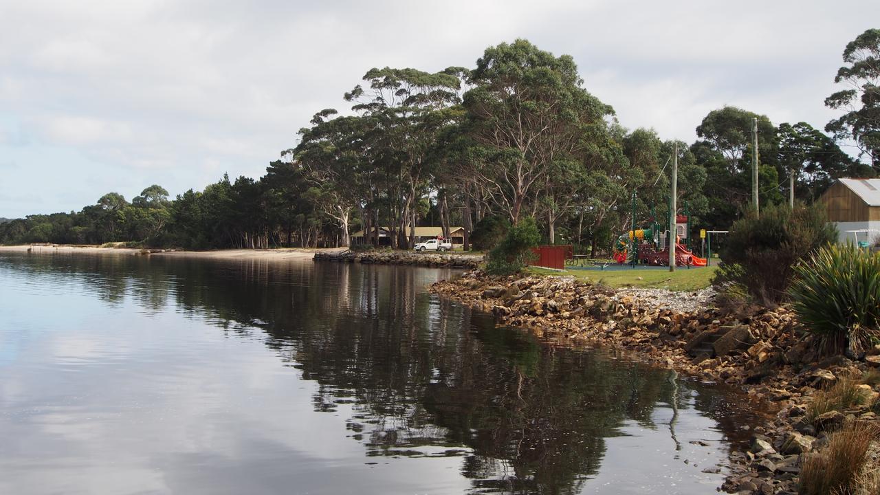 Strahan Retreat Holiday Park Extérieur photo